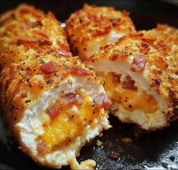 Cheddar Bacon Ranch Stuffed Chicken – Crispy, Cheesy, & Irresistible! 🧀🥓🔥
