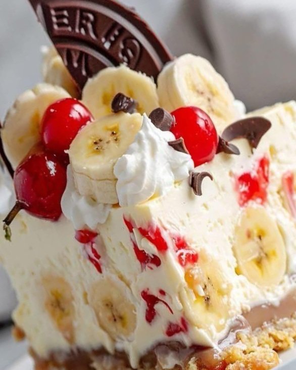 🍌🍒🍫 Heavenly No-Bake Banana Split Cheesecake
