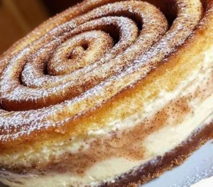 Cinnamon Roll Cheesecake
