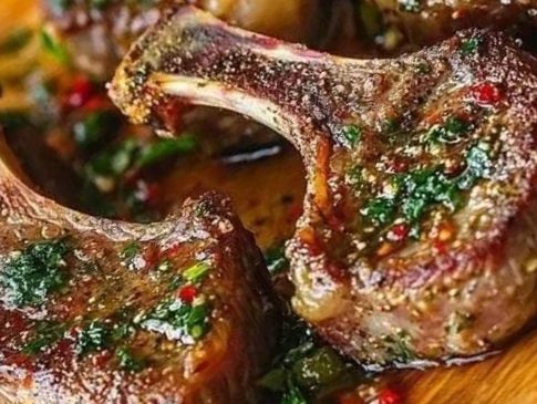 🌿 Spiced Lamb Chops with Mint Vinaigrette 🍋🥩