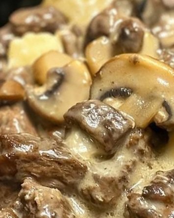 Creamy Crockpot Beef Tips & Mushrooms – Easy Comfort Food!