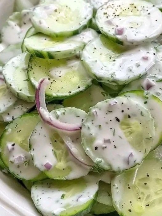 Creamy Cucumber Salad – Cool, Crisp & Addictively Good! 🥒✨