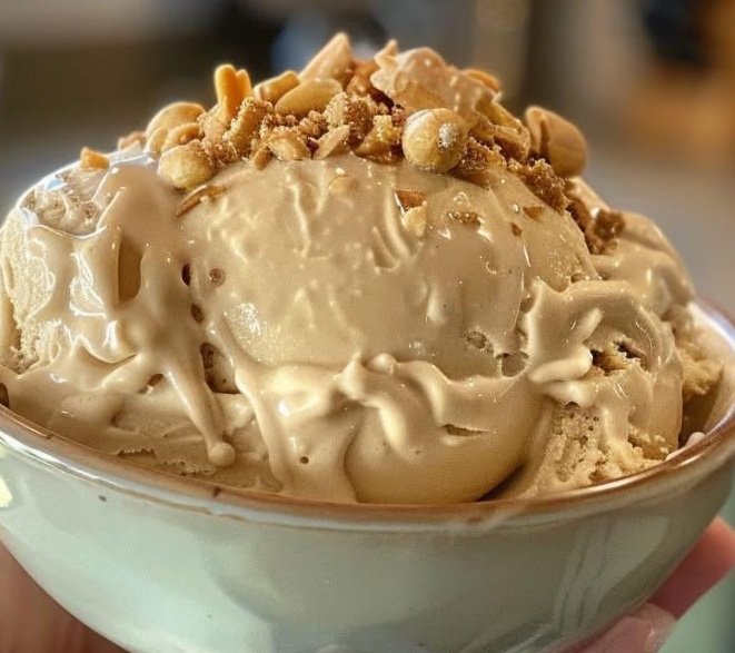 Creamy Peanut Butter Ice Cream: A Nutty Delight to Savor! 🍦🥜✨