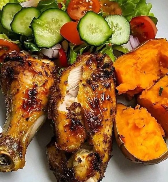 Roasted Chicken with Sweet Potato & Fresh Salad – A Wholesome, Flavorful Meal for Any Day! 🍗🍠🥗