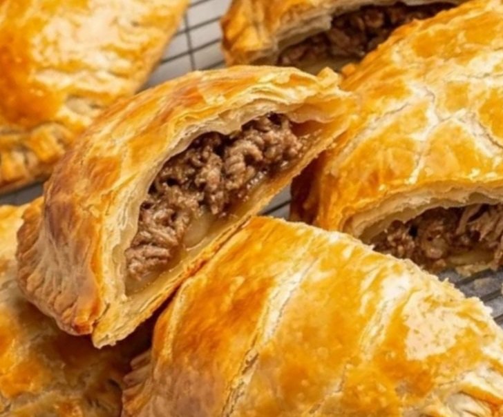 Traditional Forfar Bridies: A Scottish Savory Pastry Delight 🥧🇬🇧