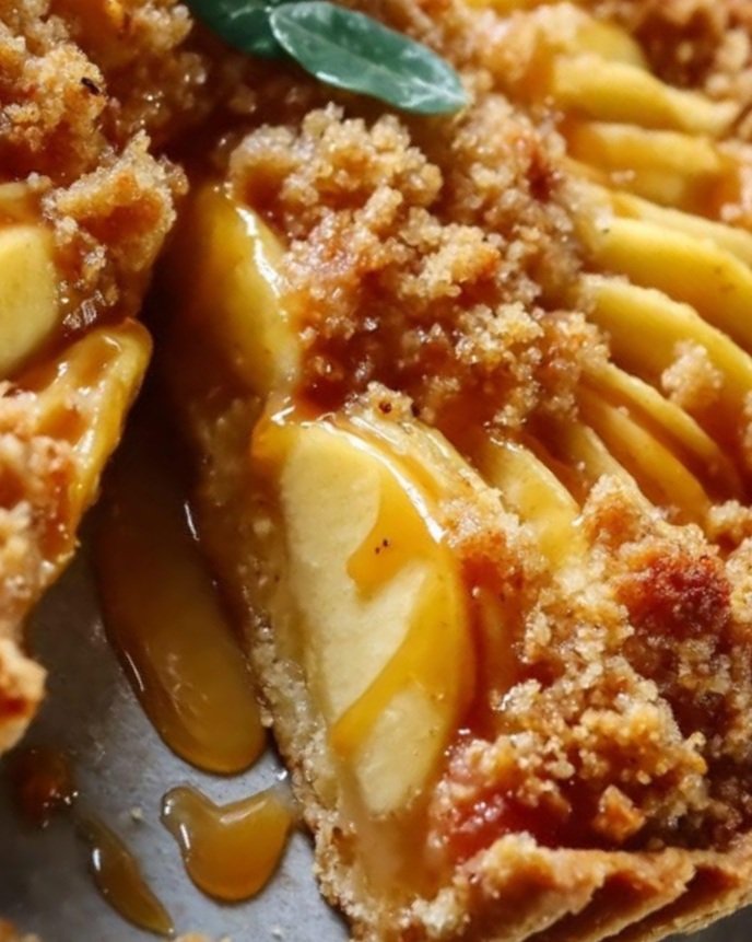 Apple Crumble Pie with Salted Caramel Butter: A Decadent Dessert to Steal the Show