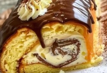 Boston Cream Roll Cake: A Decadent Swirl of Sponge, Custard, and Chocolate 🍰🍫