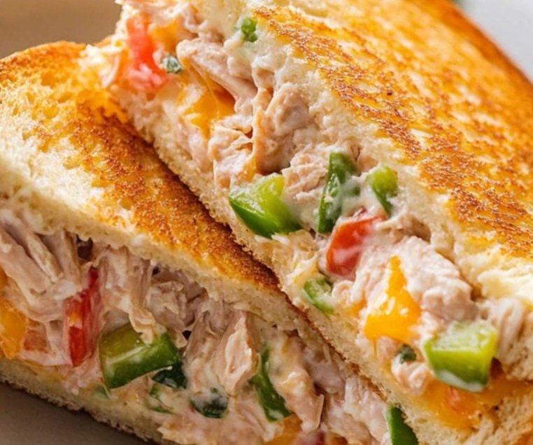 Easy Tuna Melt Sandwich: A Classic Comfort Food with a Colorful Twist