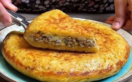 Cheesy Stuffed Potato Frittata with Savory Ground Beef & Veggies 🥔🍳