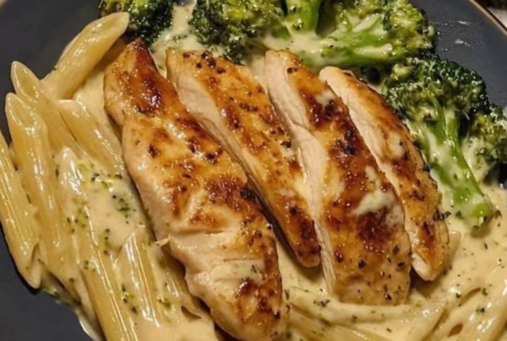 Creamy Garlic Parmesan Chicken Pasta with Broccoli
