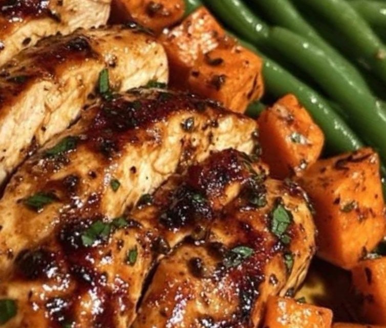Honey Garlic Chicken with Sweet Potatoes and Green Beans: A One-Pan Wonder