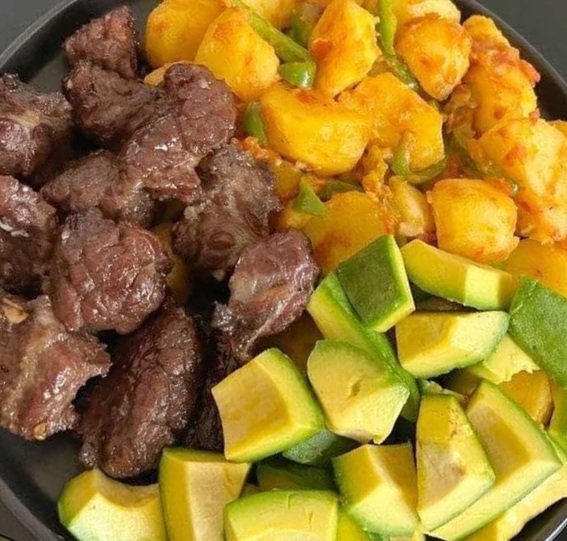 Spiced Potatoes, Beef & Zucchini Bowl with a Refreshing Fruit Smoothie