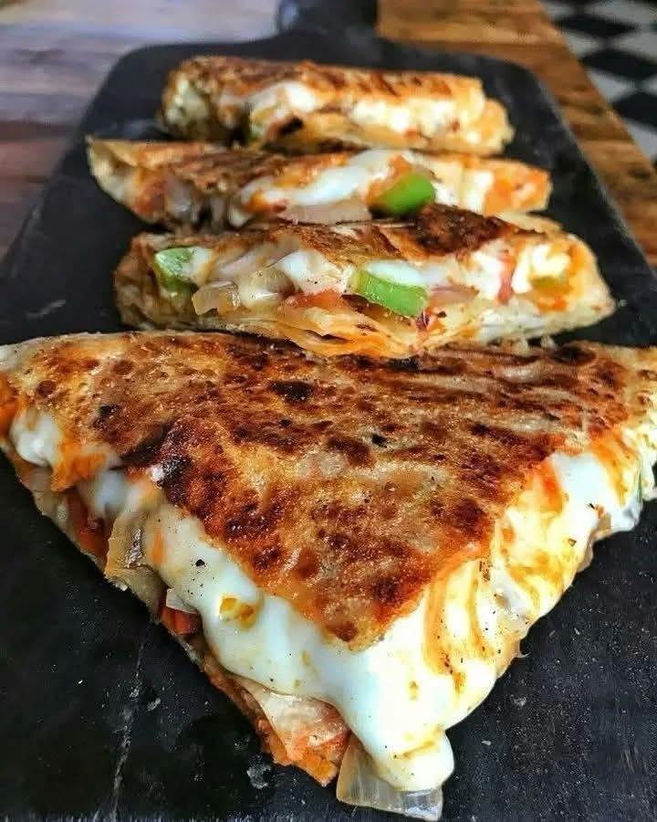 Crispy Vegetable Quesadilla: A Flavorful Vegetarian Delight