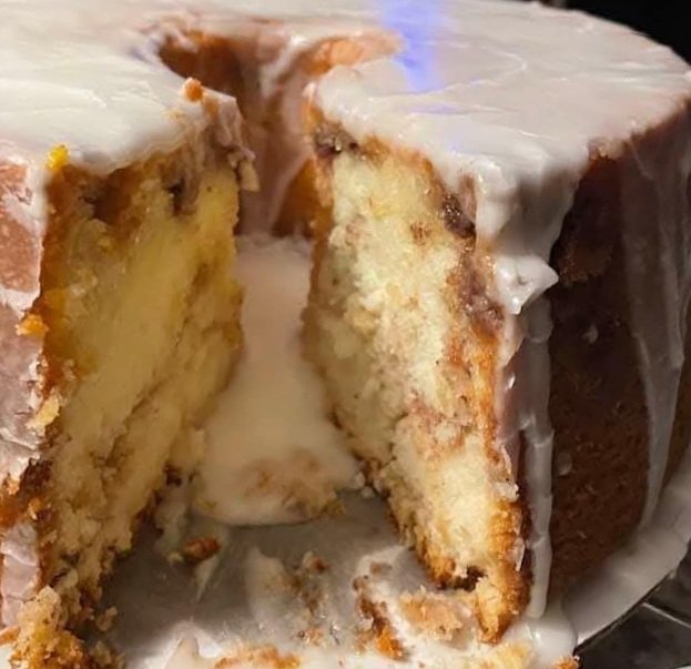 Heavenly Honey Bun Pound Cake: A Swirled Delight with a Nostalgic Twist