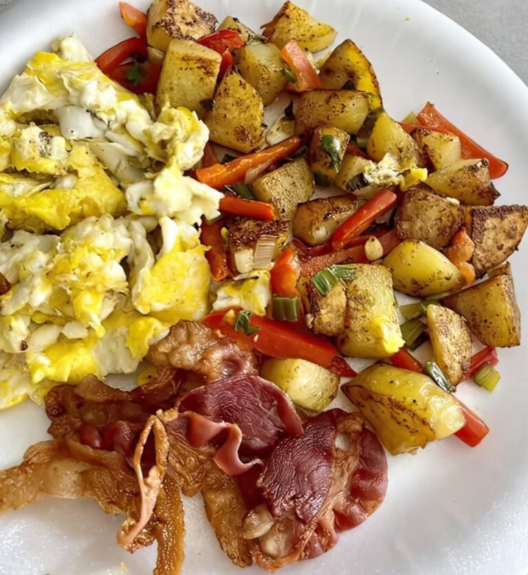 Ultimate Breakfast Plate: Scrambled Eggs, Home-Fried Potatoes, and Crispy Bacon 🥚🥔🥓