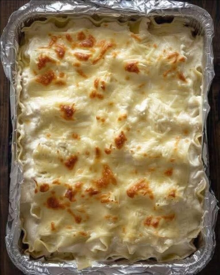 🍽️ A Delectable Homemade Lasagna Recipe to Wow Your Guests and Family! 🍝