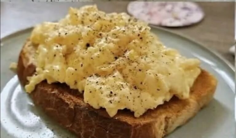 Creamy & Flavorful Scrambled Eggs (No Sugar!)