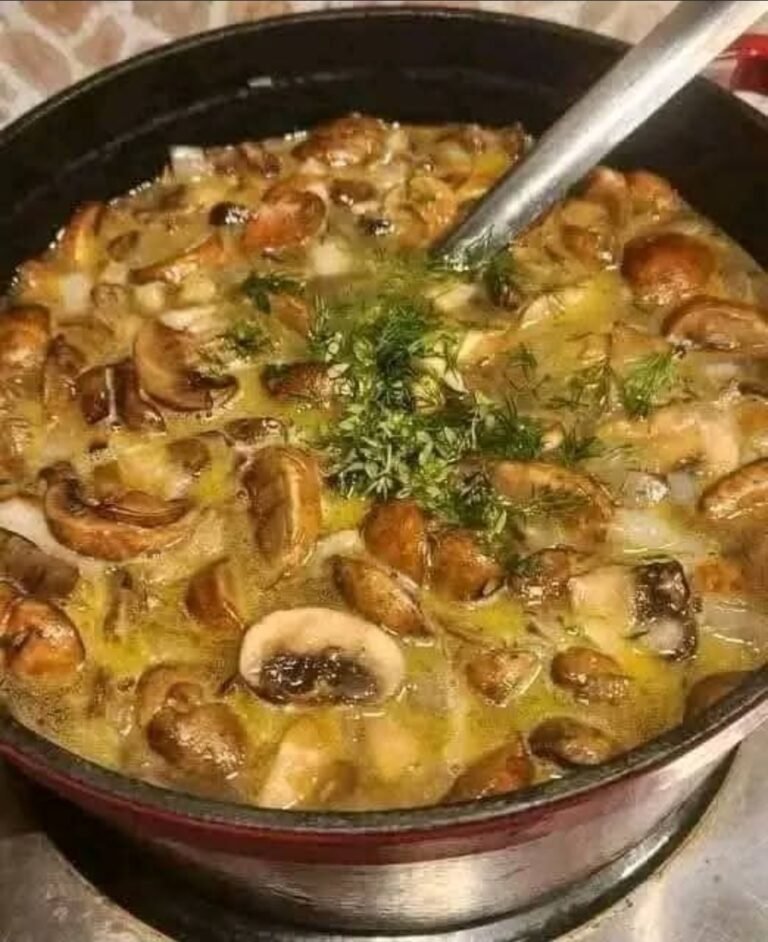 Creamy Mushroom Soup: A Rich, Cozy Bowl of Earthy Goodness 🍄🥣