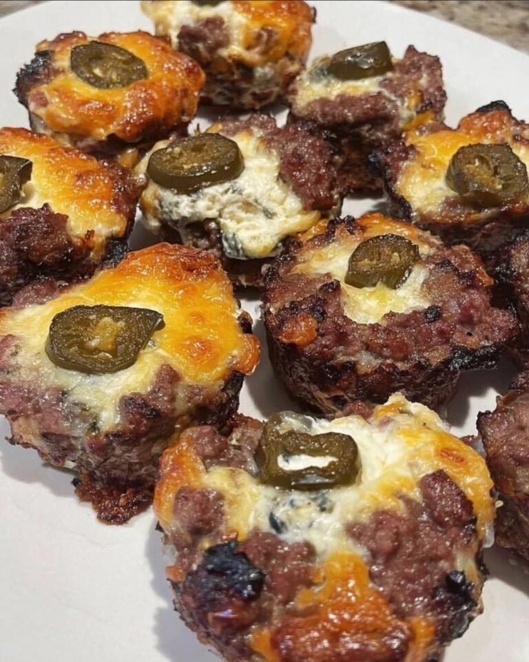 Burger Muffin Poppers 🧀🌶️🍔: Cheesy, Spicy, Bite-Sized Delights
